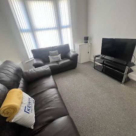 Large 3 Bed - 10 Mins To Centre Villa Liverpool Kültér fotó