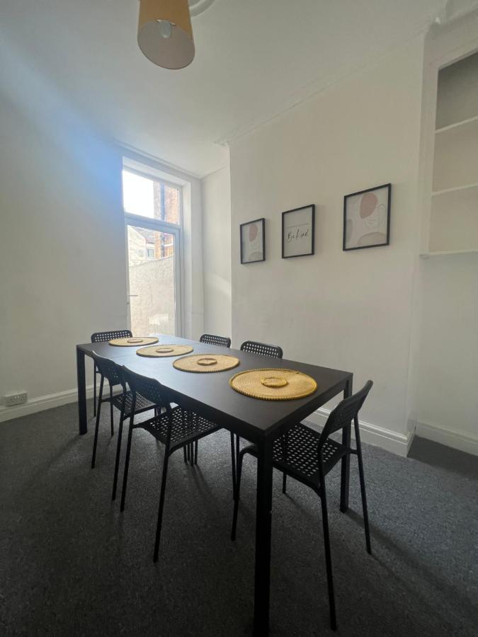 Large 3 Bed - 10 Mins To Centre Villa Liverpool Kültér fotó