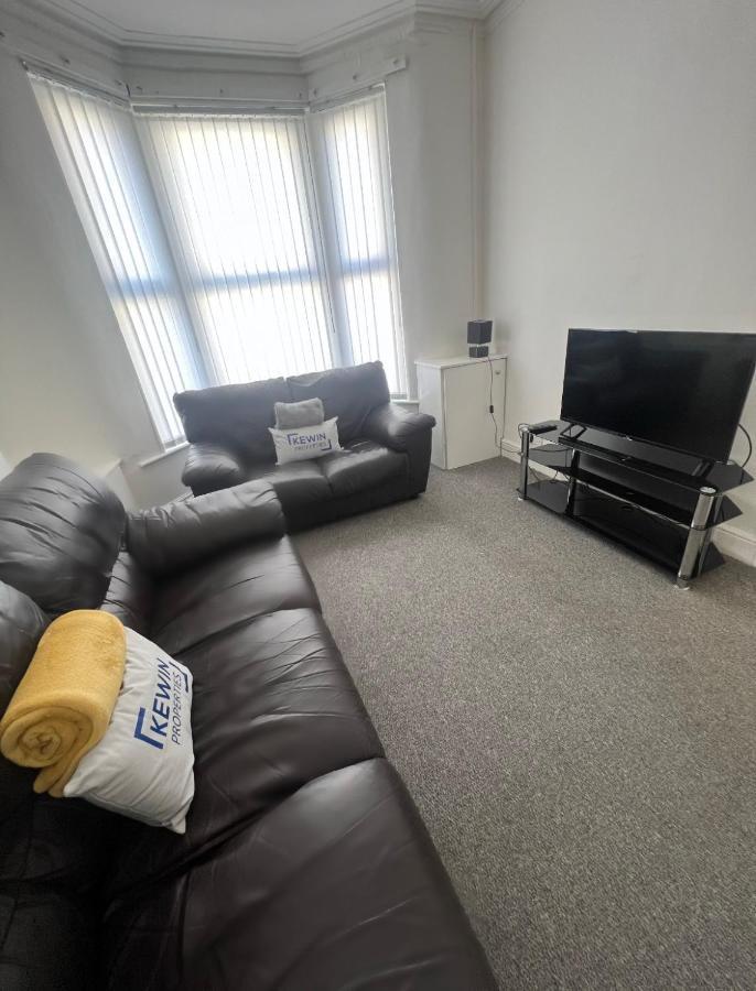 Large 3 Bed - 10 Mins To Centre Villa Liverpool Kültér fotó