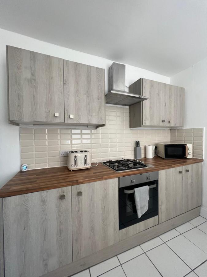 Large 3 Bed - 10 Mins To Centre Villa Liverpool Kültér fotó